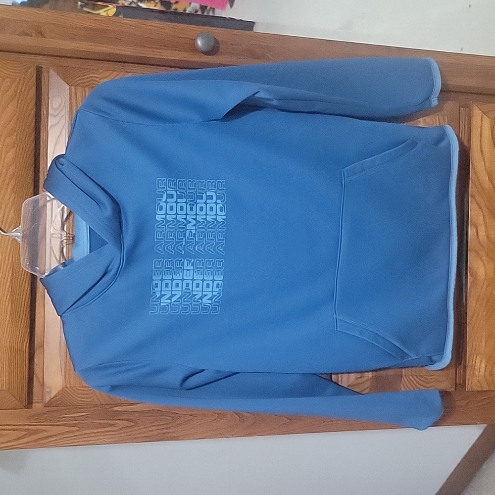 Boys Under Armour size YLG sweatshirt